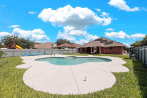 Spacious & Central Pool Home By McAuliffe Park